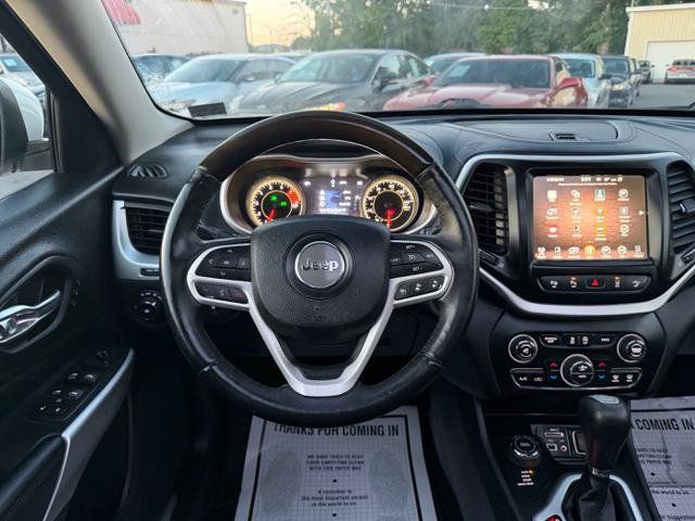 Used 2017 Jeep Cherokee Overland w/ Technology Group AWD/4WD image 21