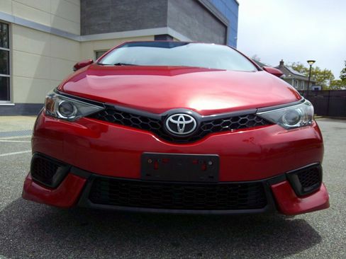 Used 2018 Toyota Corolla iM w/ All-Weather Mat Package FWD image 8