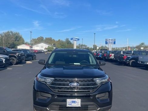 Used 2020 Ford Explorer XLT w/ Comfort Package image 2