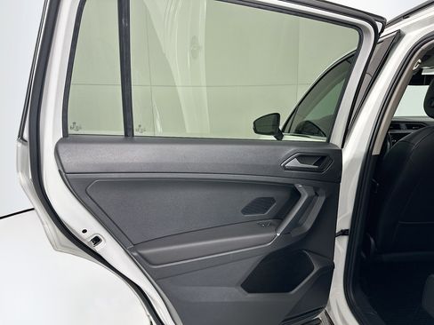Used 2018 Volkswagen Tiguan SE FWD image 25