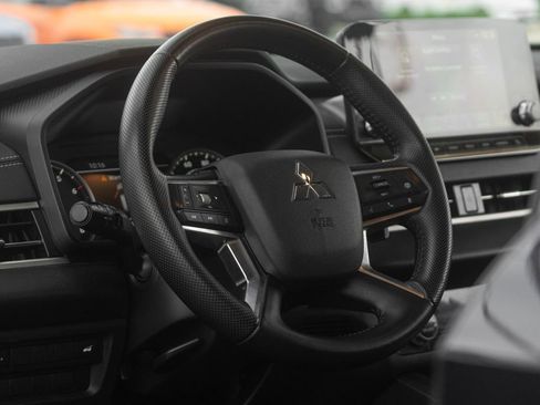 Used 2024 Mitsubishi Outlander SE Black Edition image 22