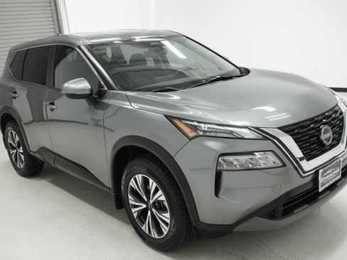 Used 2023 Nissan Rogue SV FWD image 3