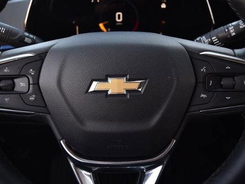 Used 2025 Chevrolet Trax LT w/ LT Convenience Package image 16