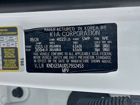 Used 2025 Kia Soul LX w/ LX Technology Package image 12