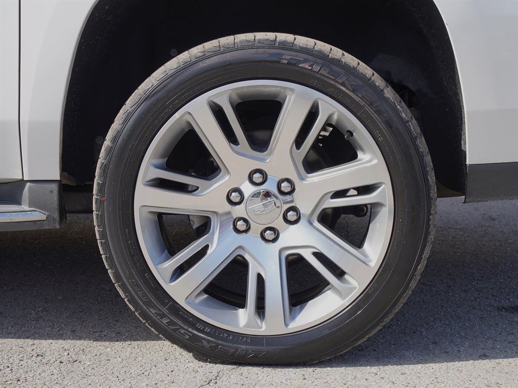 Used 2016 Cadillac Escalade ESV Luxury RWD image 40
