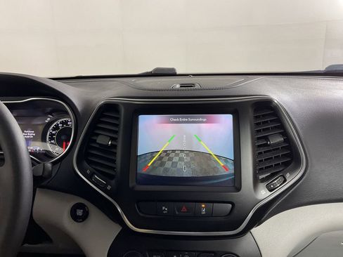 Used 2021 Jeep Cherokee Latitude Lux w/ Comfort/Convenience Group image 27