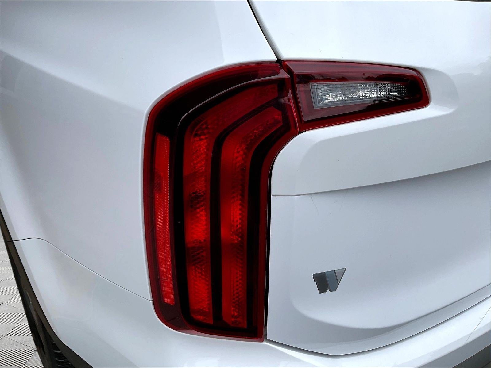 Used 2025 Kia Telluride LX FWD image 22