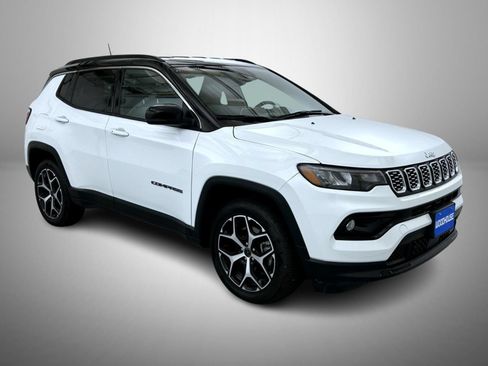 Used 2025 Jeep Compass Limited AWD/4WD image 3