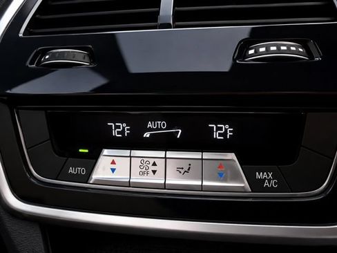 Used 2023 BMW X7 xDrive40i w/ M Sport Package AWD/4WD image 33