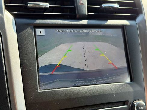 Used 2017 Ford Fusion SE w/ Fusion SE Technology Package image 24