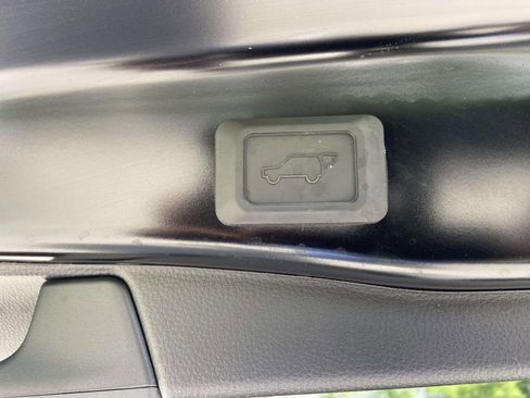 Used 2023 Toyota RAV4 XLE w/ Convenience Package AWD/4WD image 10
