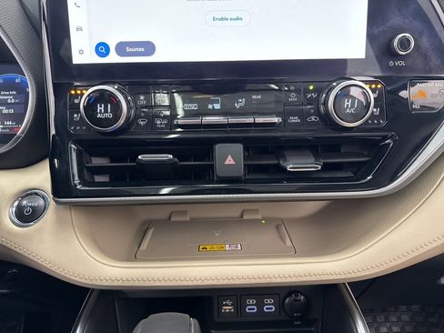 Used 2023 Toyota Highlander Platinum image 29