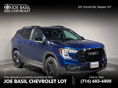 Used 2023 GMC Terrain SLE w/ Driver Convenience Package image 1