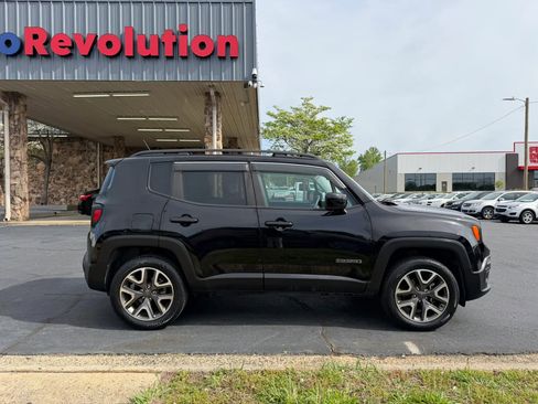 Used 2016 Jeep Renegade Latitude w/ Popular Equipment Group AWD/4WD image 8