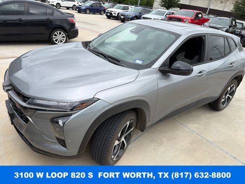 Used 2024 Chevrolet Trax RS w/ Sunroof Package FWD image 1