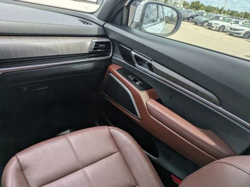 Used 2024 Kia Telluride EX w/ EX Captain's Chair Package FWD image 21