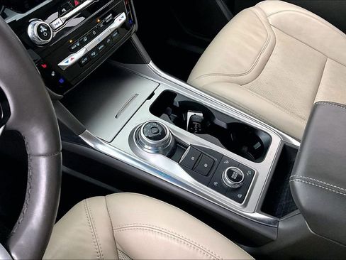 Used 2022 Ford Explorer Platinum w/ Equipment Group 601A image 18