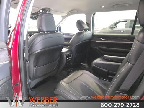 Used 2023 Jeep Grand Cherokee L Limited w/ Black Appearance Package AWD/4WD image 19