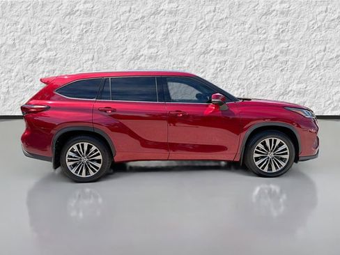 Used 2020 Toyota Highlander Platinum AWD/4WD image 2