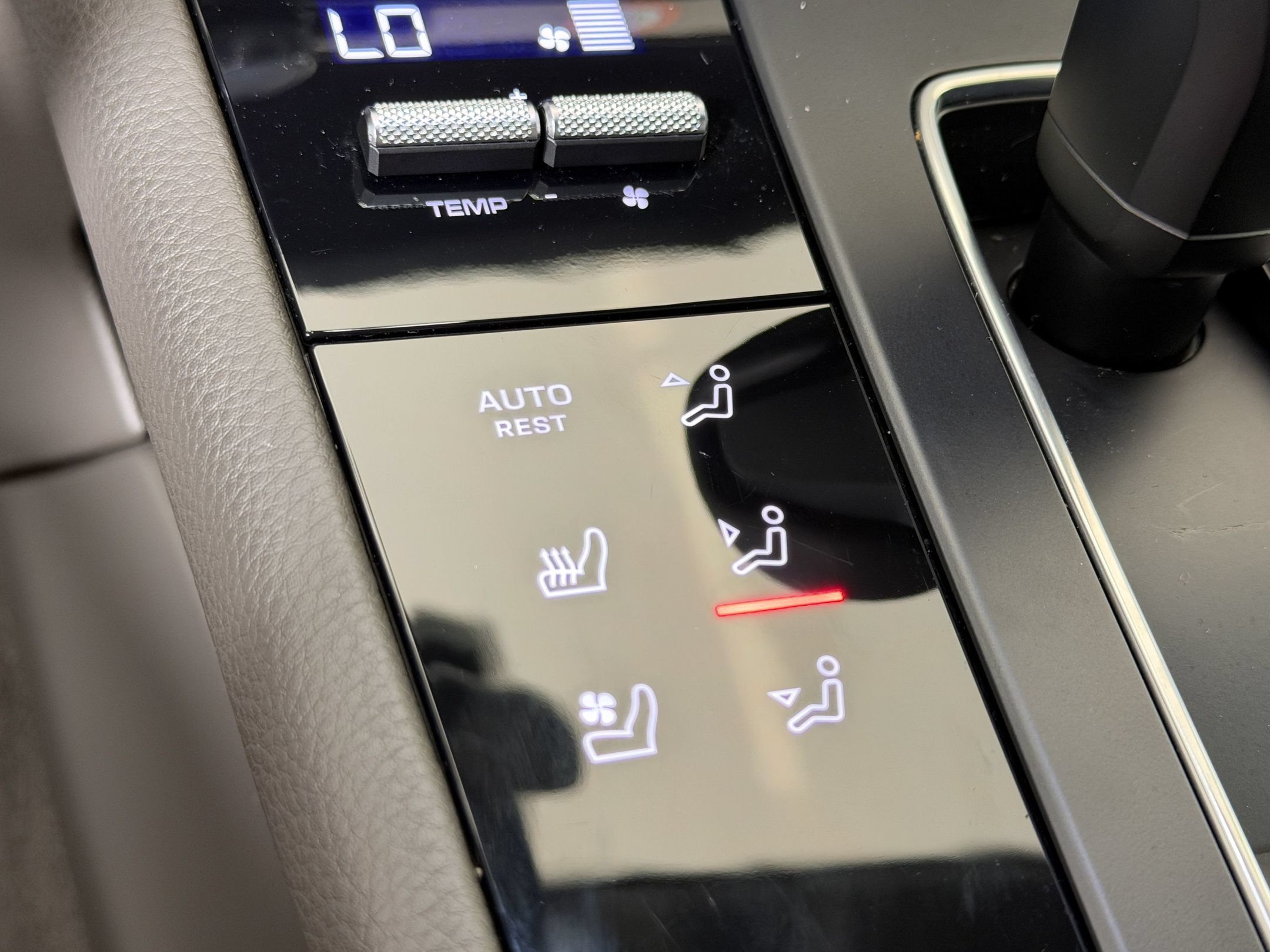 Certified 2024 Porsche Macan S AWD/4WD image 20