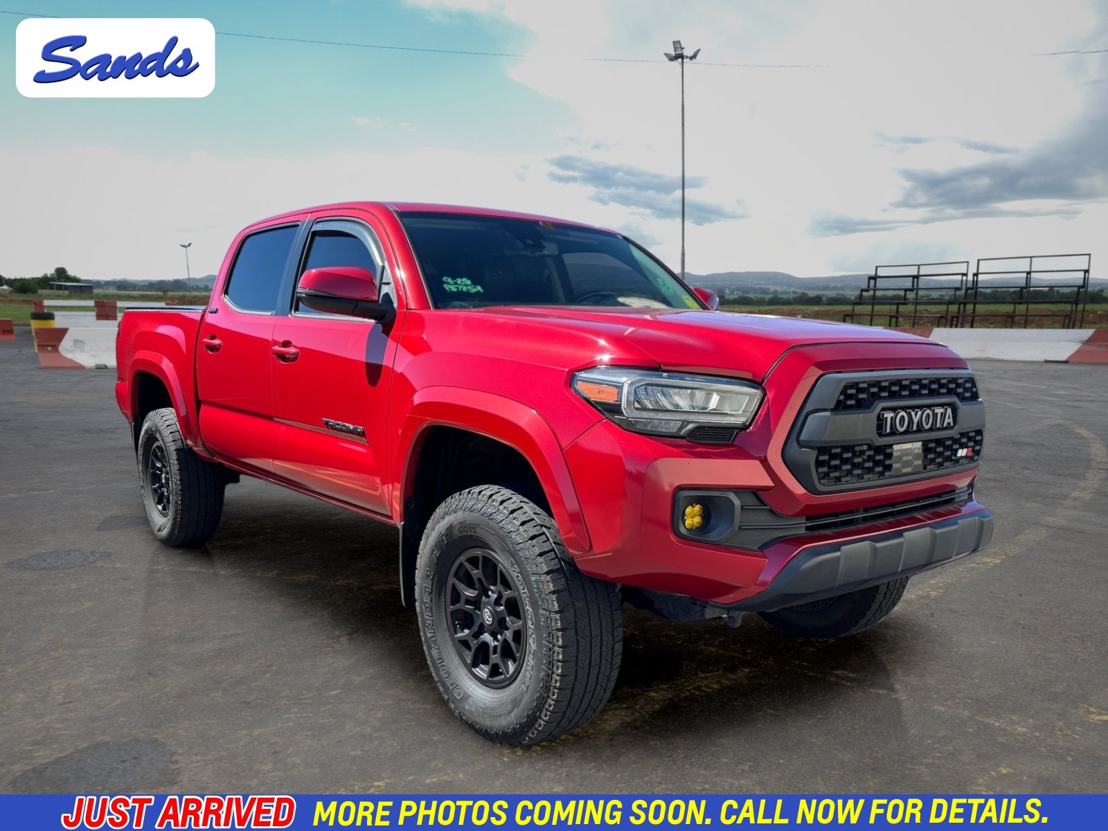 Used 2020 Toyota Tacoma SR5 w/ Technology Package AWD/4WD image 1
