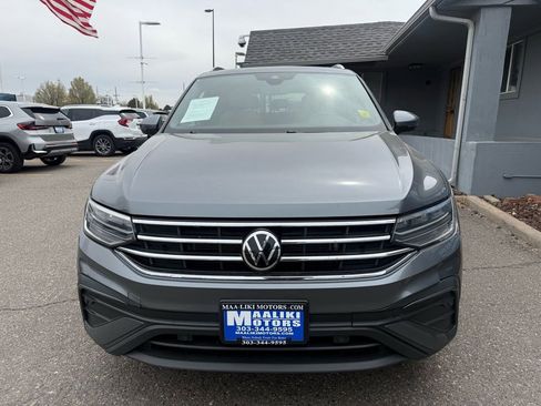 Used 2022 Volkswagen Tiguan SE w/ Panoramic Sunroof Package image 2
