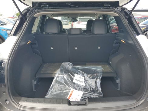 New 2025 Nissan Kicks SR image 9