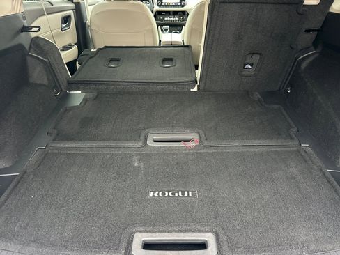 Used 2023 Nissan Rogue SL w/ SL Premium Package image 12