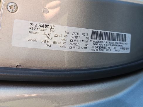 Used 2017 Chrysler Pacifica Touring-L image 33