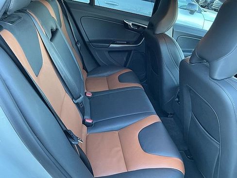 Used 2017 Volvo V60 T5 Cross Country w/ Climate Package image 21
