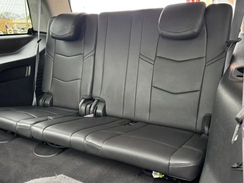 Used 2016 Cadillac Escalade Luxury AWD/4WD image 19