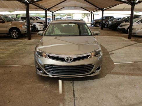 Used 2015 Toyota Avalon XLE Premium image 2