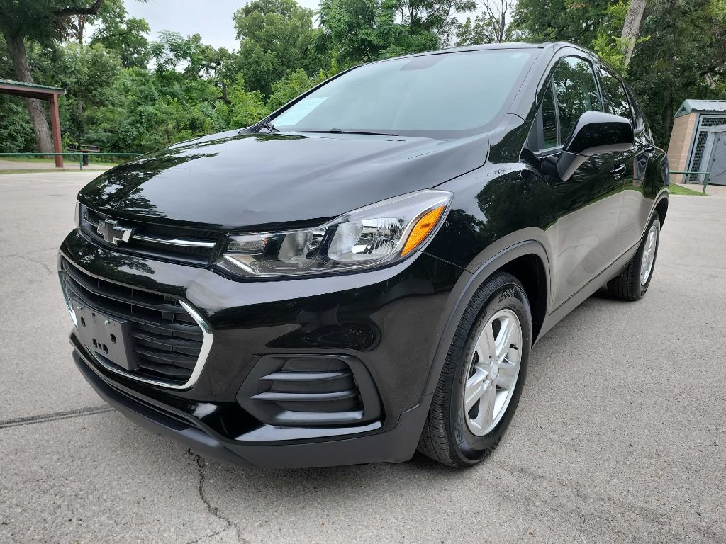 Used 2020 Chevrolet Trax LS w/ Tint and Cruise Package FWD image 3