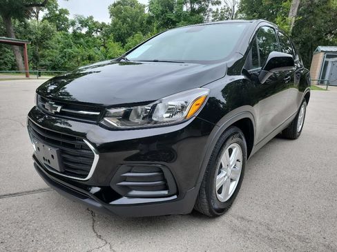 Used 2020 Chevrolet Trax LS w/ Tint and Cruise Package FWD image 3