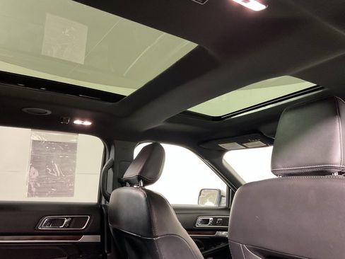 Used 2018 Ford Explorer Limited image 2