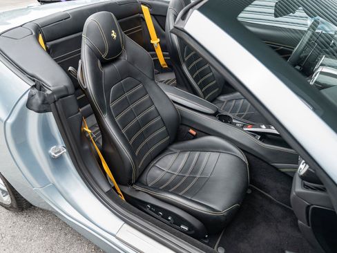 Used 2016 Ferrari California T RWD image 26