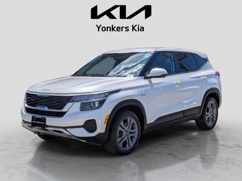 Used 2022 Kia Seltos LX AWD/4WD image 2