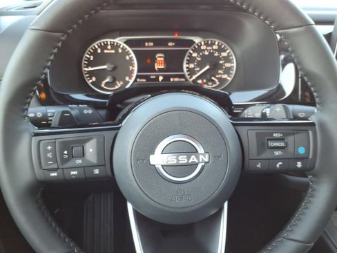 Certified 2025 Nissan Pathfinder SL w/ Black Appearance Package AWD/4WD image 11