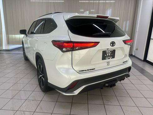 Used 2022 Toyota Highlander XSE AWD/4WD image 10