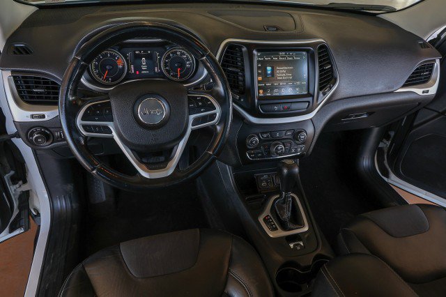 Used 2018 Jeep Cherokee Latitude Plus w/ Comfort/Convenience Group FWD image 20