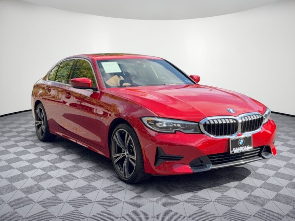 Used 2022 BMW 330e xDrive w/ Premium Package AWD/4WD image 7