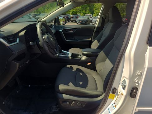Certified 2019 Toyota RAV4 XLE w/ Convenience Package AWD/4WD image 16