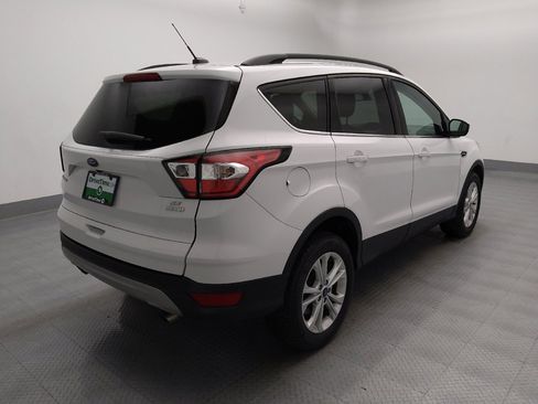 Used 2018 Ford Escape SE w/ Ford Safe & Smart Package FWD image 9