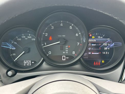 Certified 2025 Porsche Macan AWD/4WD image 28