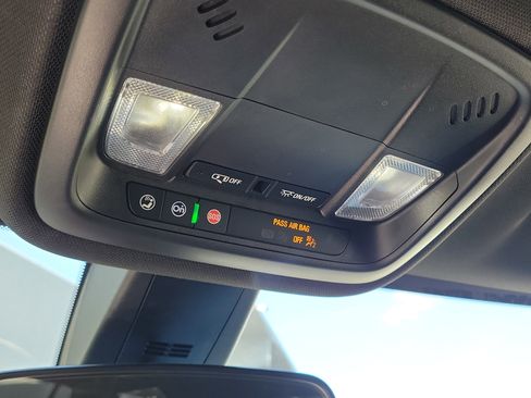 Used 2023 Chevrolet Traverse LT image 23