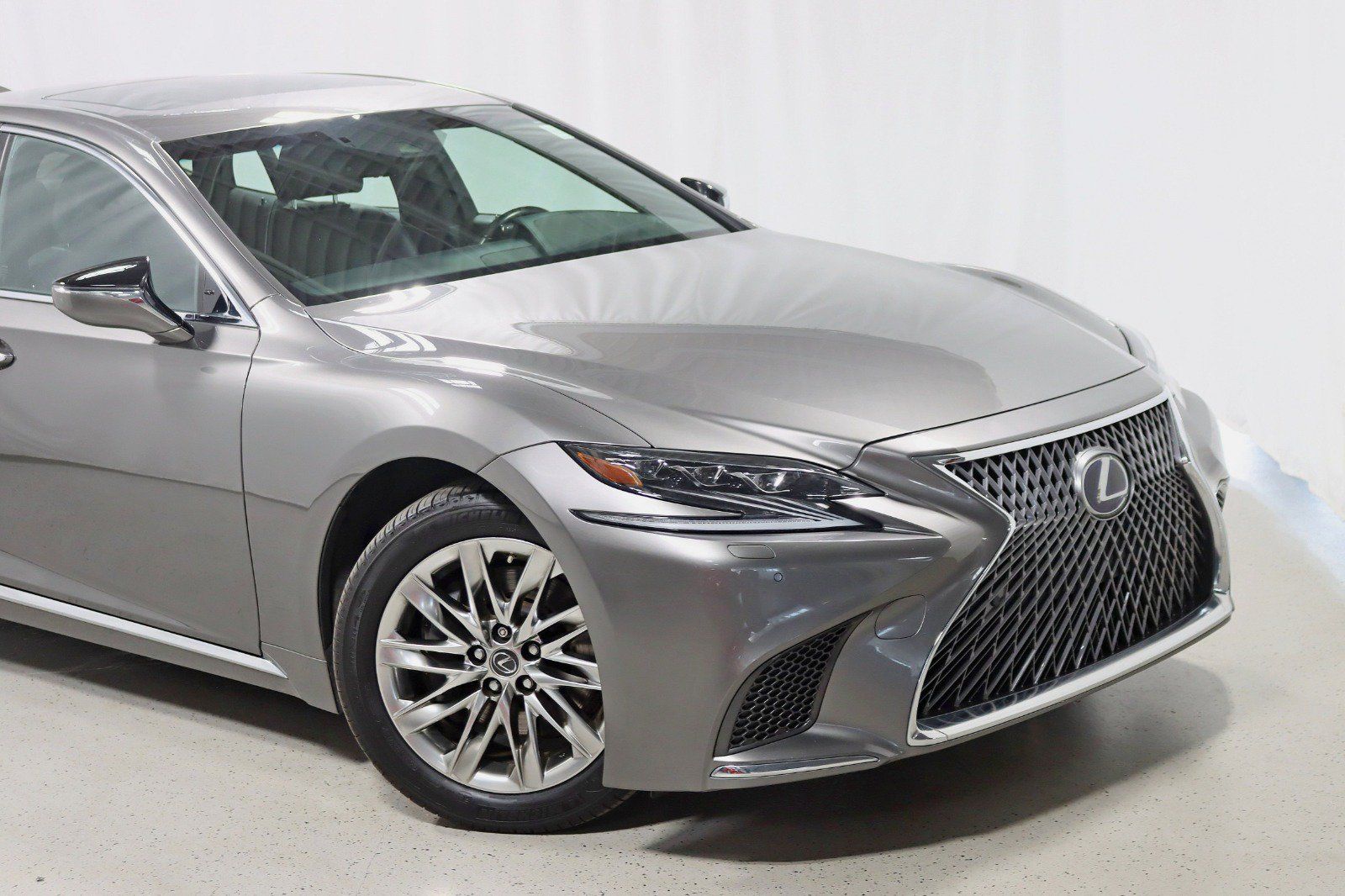 Used 2018 Lexus LS 500h AWD w/ Accessory Package (Z2) image 2