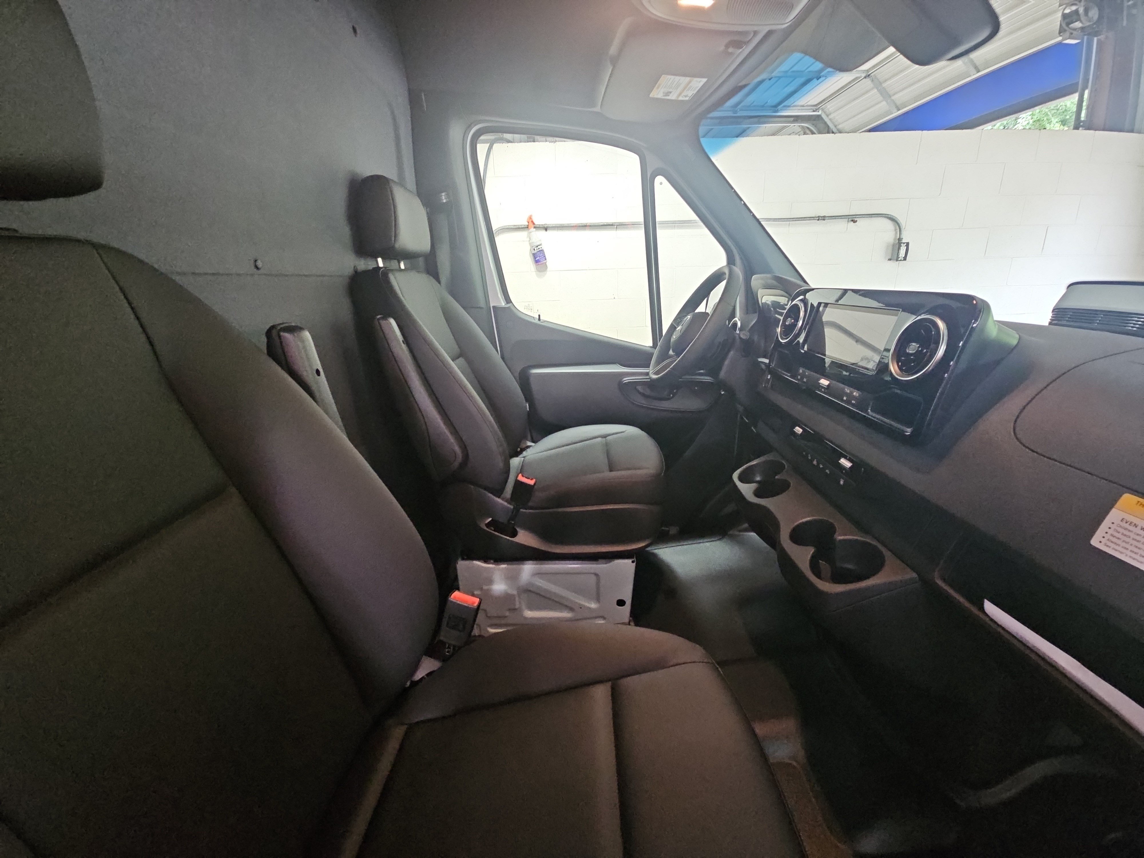 New 2025 Mercedes-Benz eSprinter 170 Cargo image 10