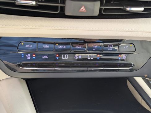 Used 2023 Buick Envision Avenir AWD/4WD image 30