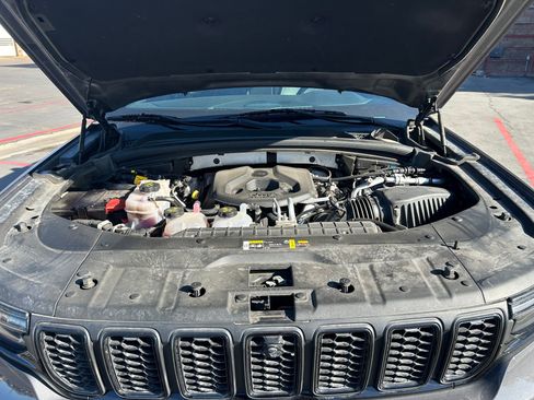 Used 2024 Jeep Grand Cherokee Trailhawk AWD/4WD image 33