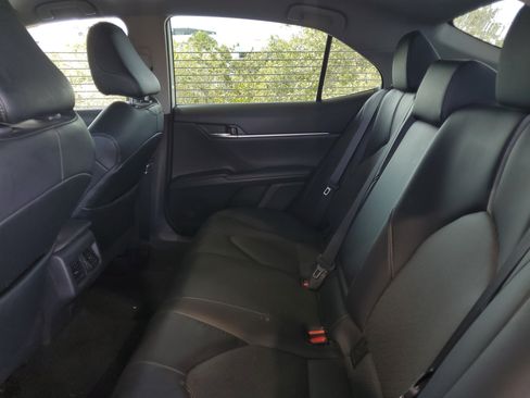 Used 2022 Toyota Camry XLE FWD image 9
